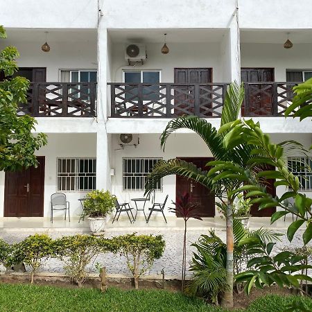 Queen Zee Garden Apartments Kololi Exterior foto
