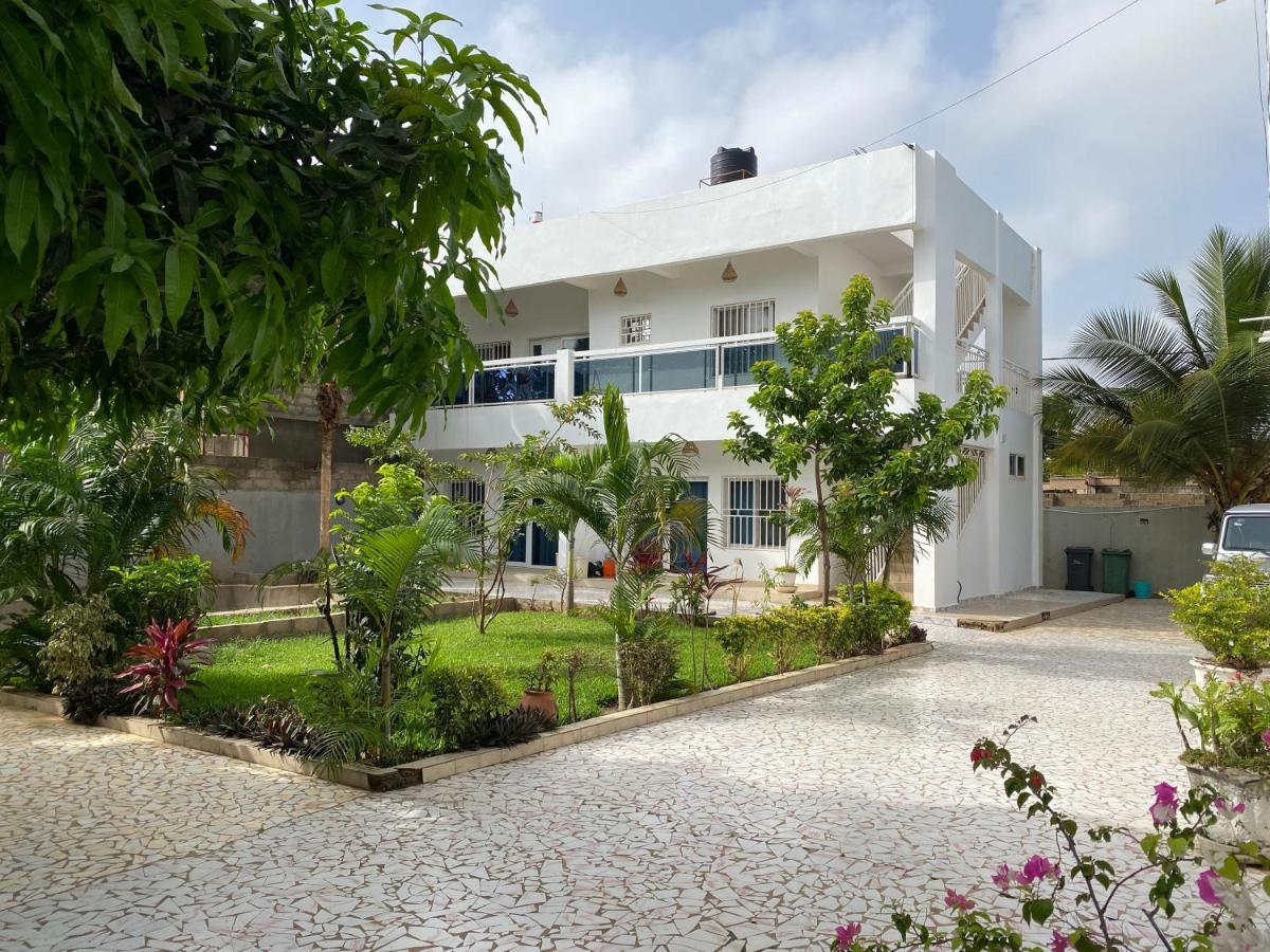 Queen Zee Garden Apartments Kololi Exterior foto