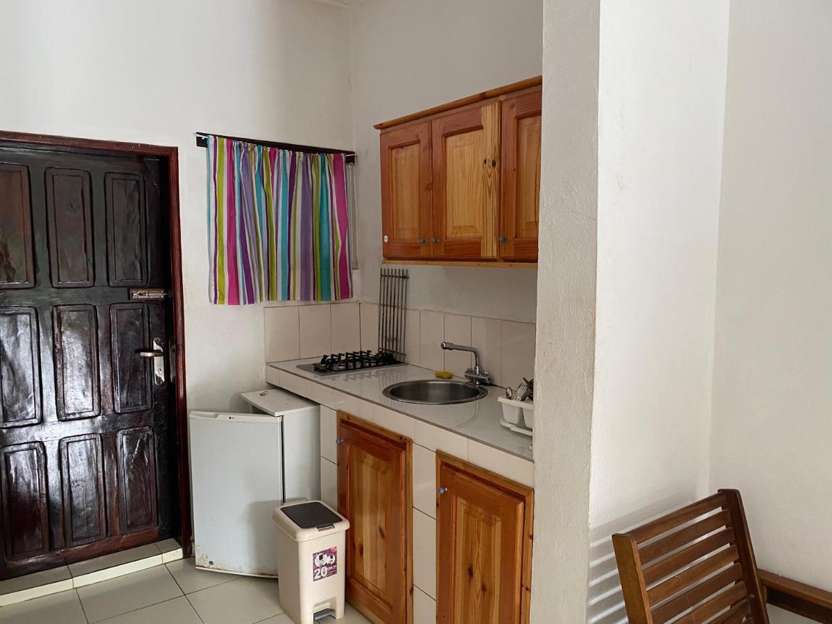Queen Zee Garden Apartments Kololi Exterior foto