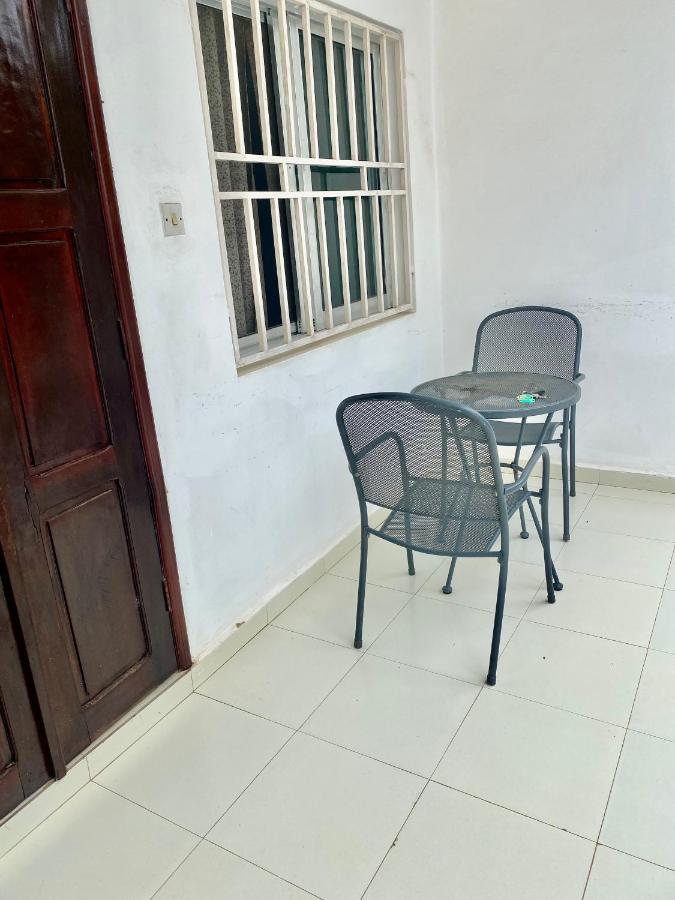 Queen Zee Garden Apartments Kololi Exterior foto