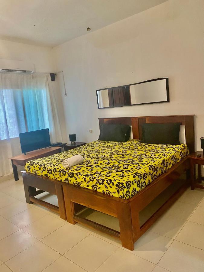 Queen Zee Garden Apartments Kololi Exterior foto